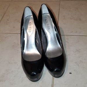 Guess patent leather pumps